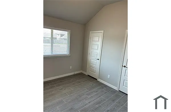 Building Photo - 256 Giddings Trl