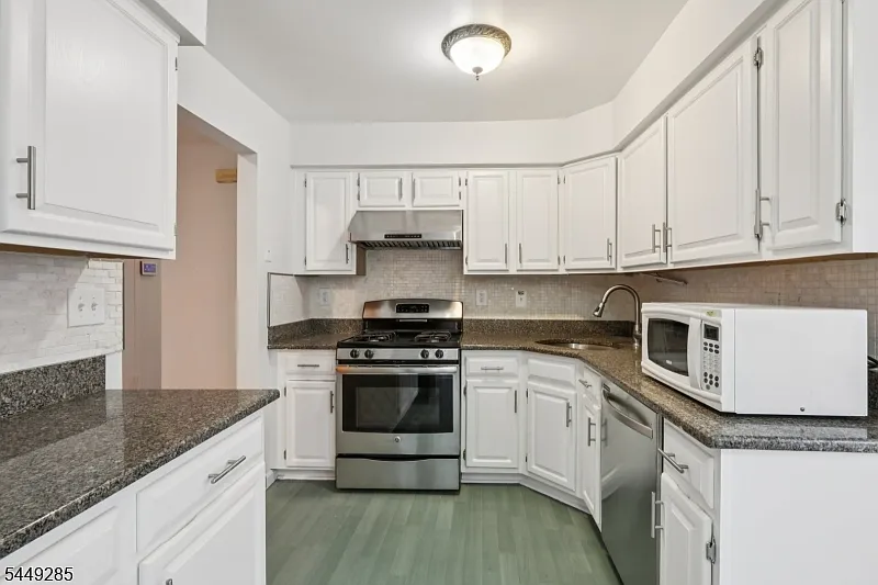 2902 Jesse Way
