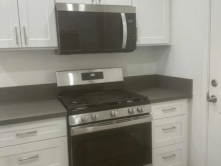 28th St Apartments — Photo 9