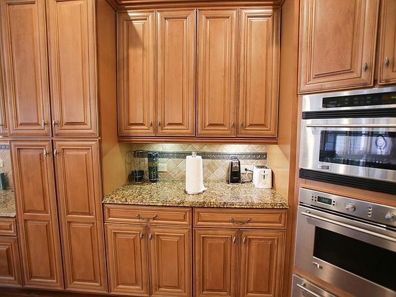 2nd image of 284 Ruskin St