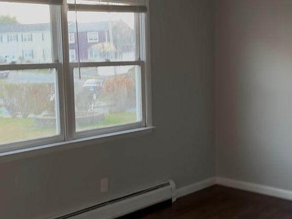 3rd image of 15-16 Williamsburg Dr