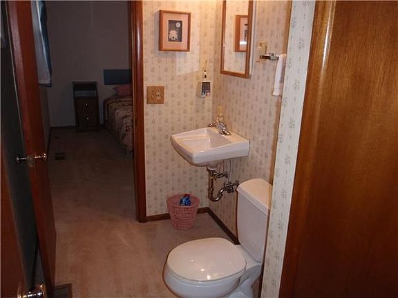 4th image of 6948 Carlsen Ave