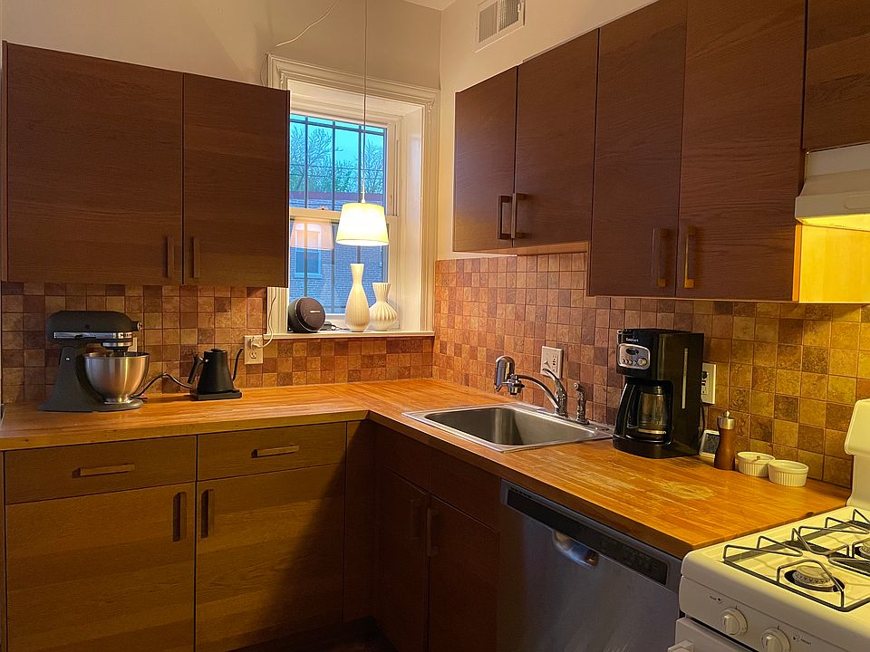 1st image of 1211 N Pitt St APT 3B