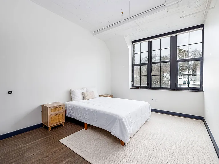401 E State St — Photo 15