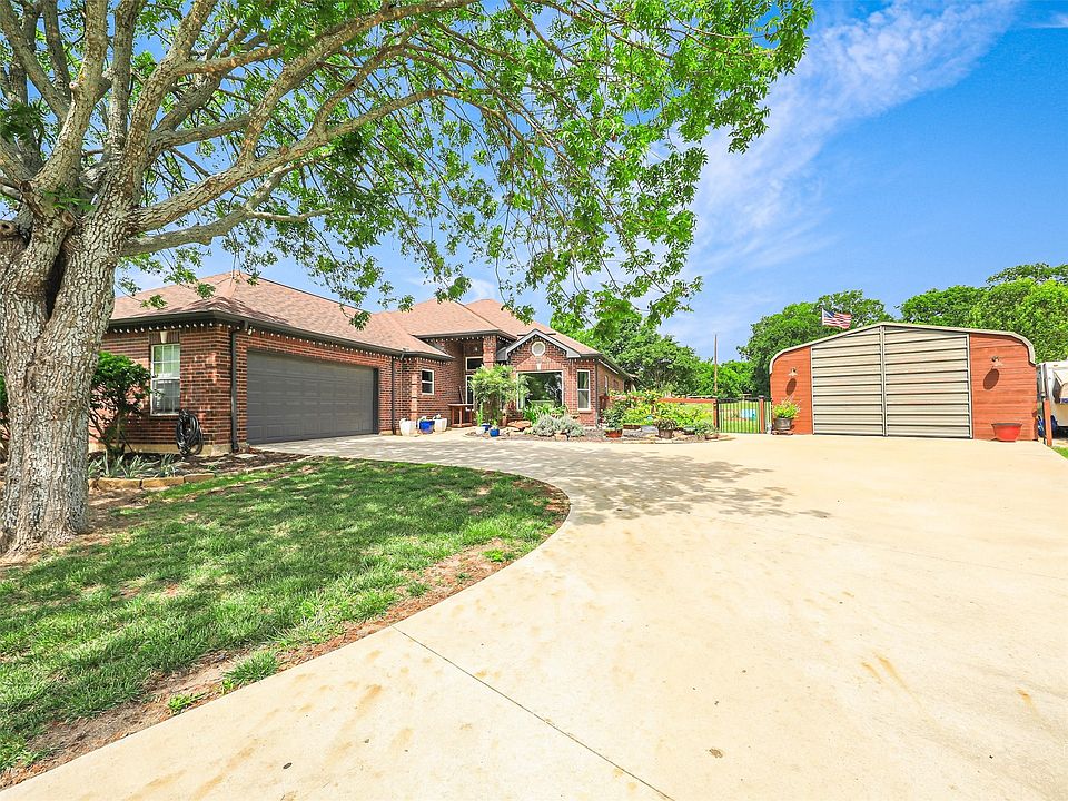 1st image of 122 Collin Ct
