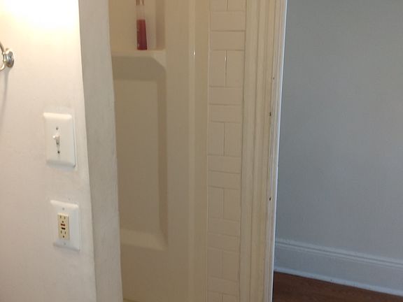 4th image of 257 W King St