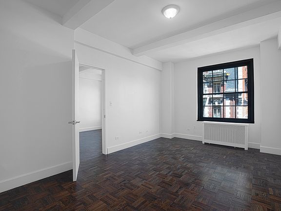 4th image of 160 W 71st St APT 11L