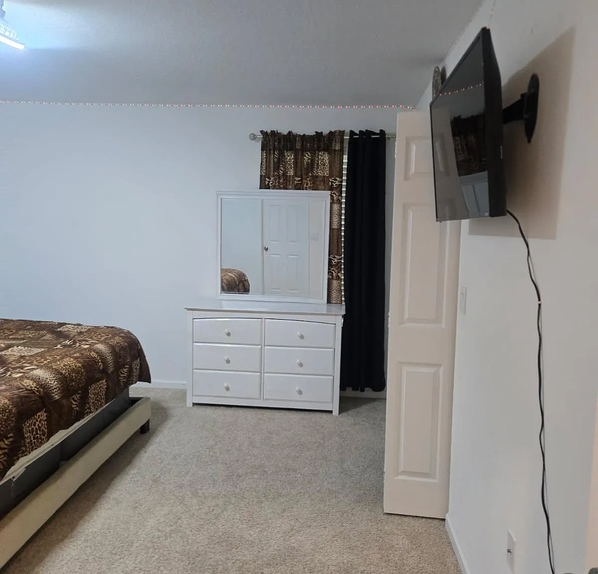 3 bed, 2.5 bath, 1502 sqft, $1,364 — Photo 2