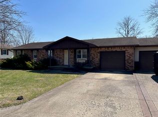 1107 Cedar Ln, Marshall, IL 62441
