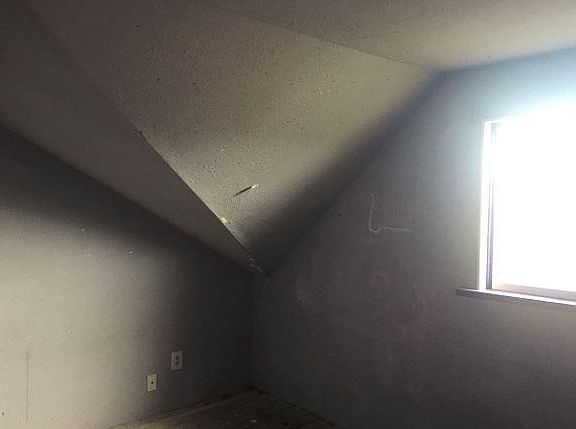 3rd image of 1914 Bay Ave