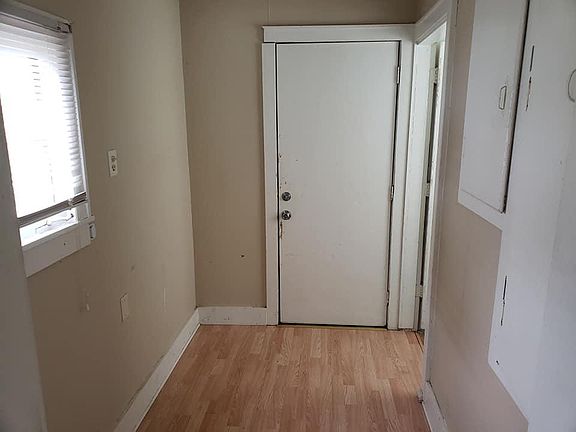 5th image of 3604 N Sterling Ave