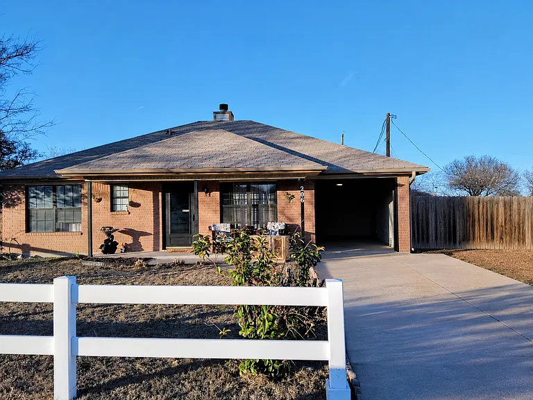 206 Bronc Dr — Photo 1