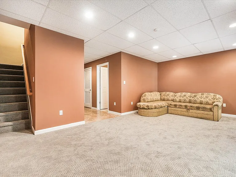 58 Alexander Ct — Photo 43