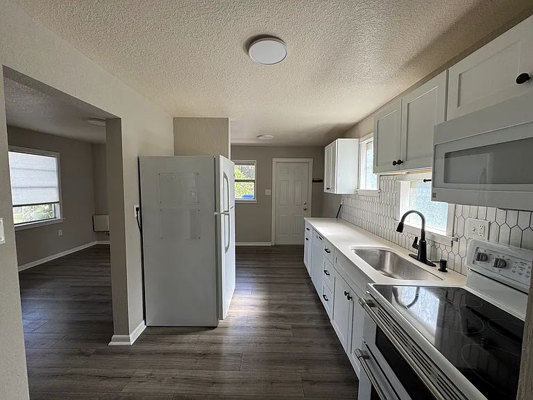 836 Orange Park Ave — Photo 7