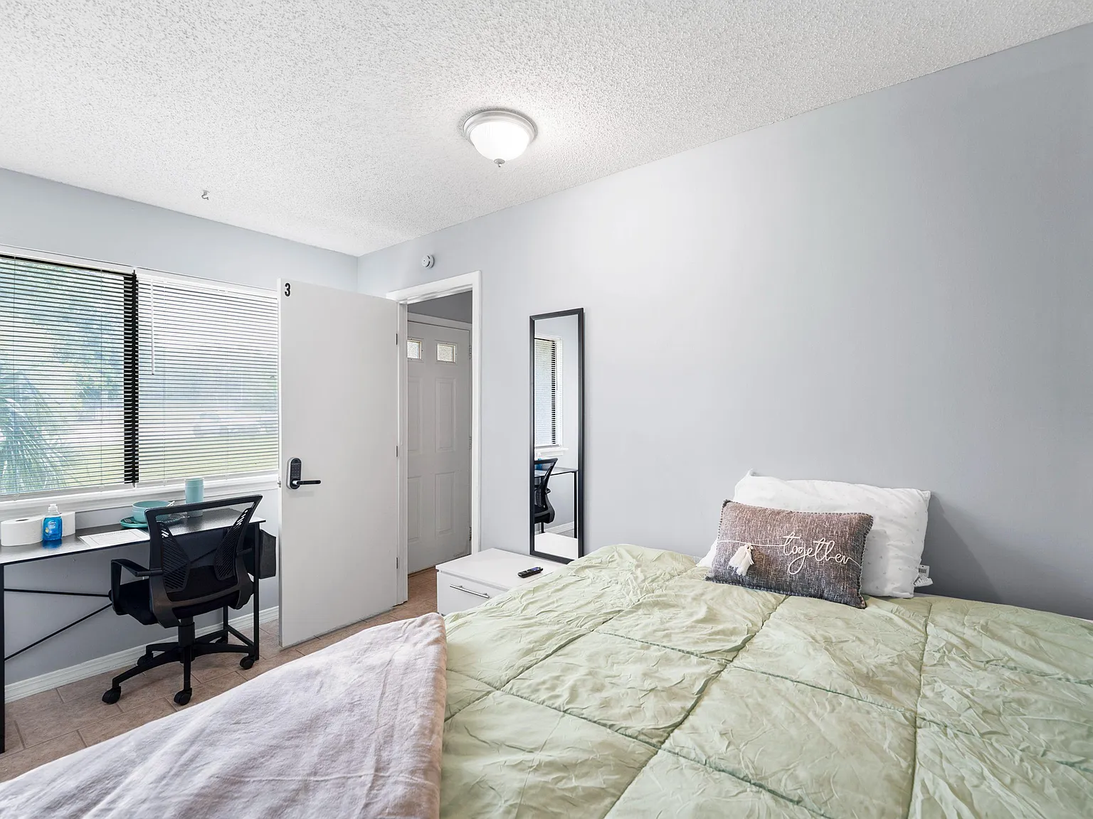 3 bed, 2.0 bath, 1050 sqft, $793 — Photo 2