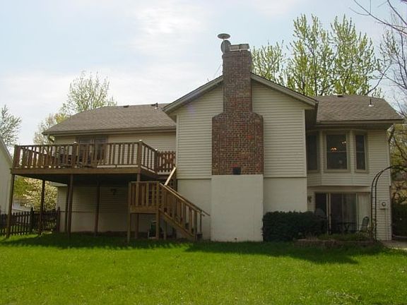 Back yard/fenced /huge deck