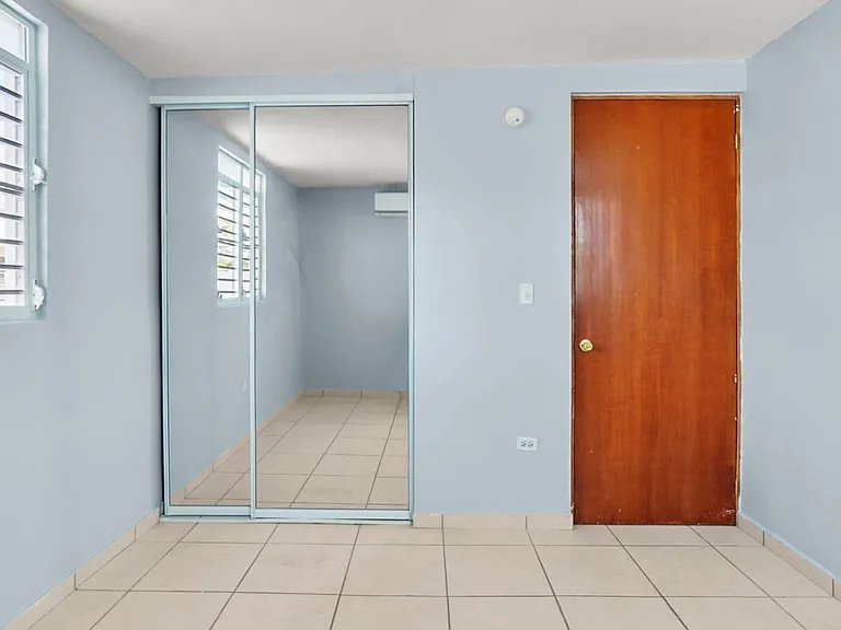 11 Calle 5 — Photo 21