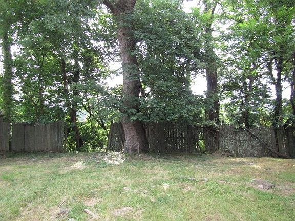 4th image of 821 Veronica Dr