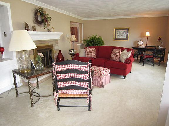 3rd image of 1011 Columbus Cir S