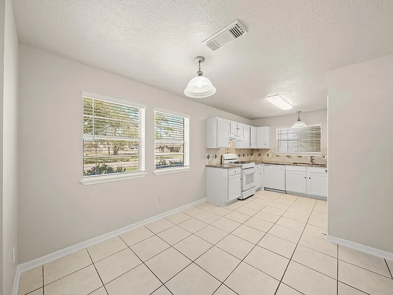 12602 Folkcrest Way #B — Photo 6