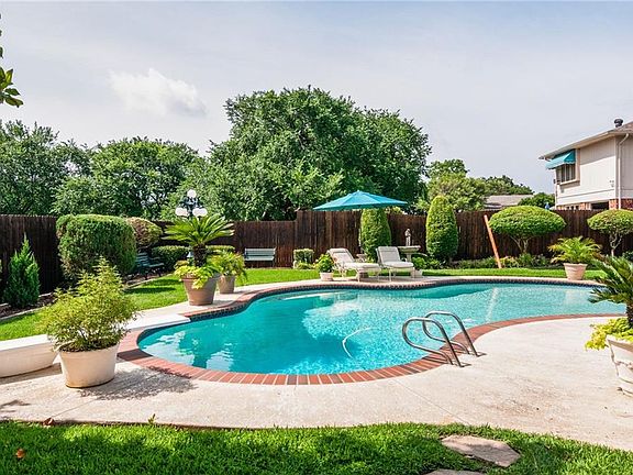 3rd image of 432 Blue Jay Ct