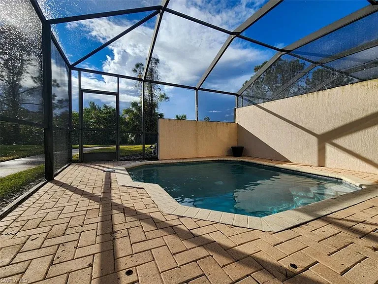 2332 Silver Palm Dr — Photo 2
