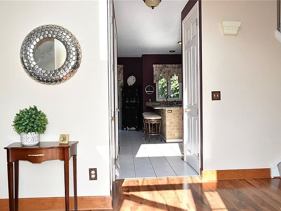3rd image of 5585 Green Meadow Ct