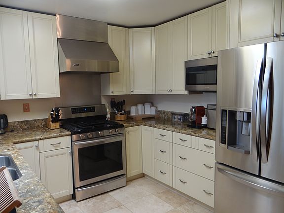 2nd image of 27422 Laurel Glen Cir