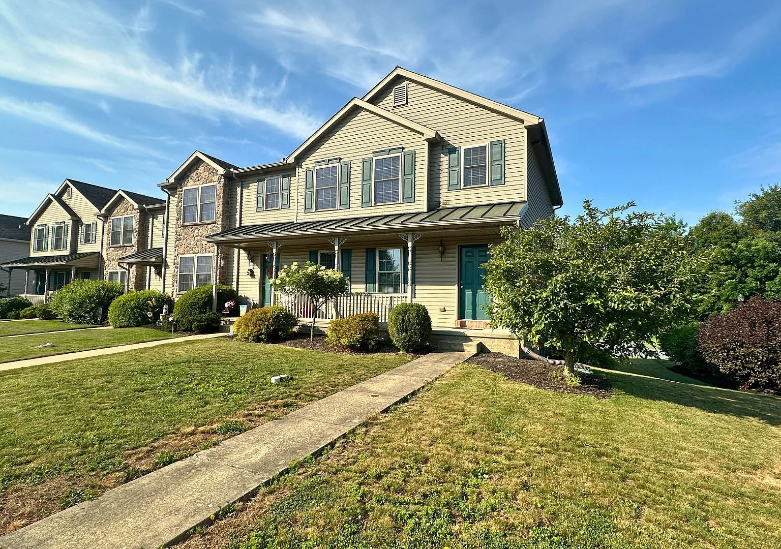 3 bed, 1.5 bath, 1440 sqft, $1,735 — Photo 3