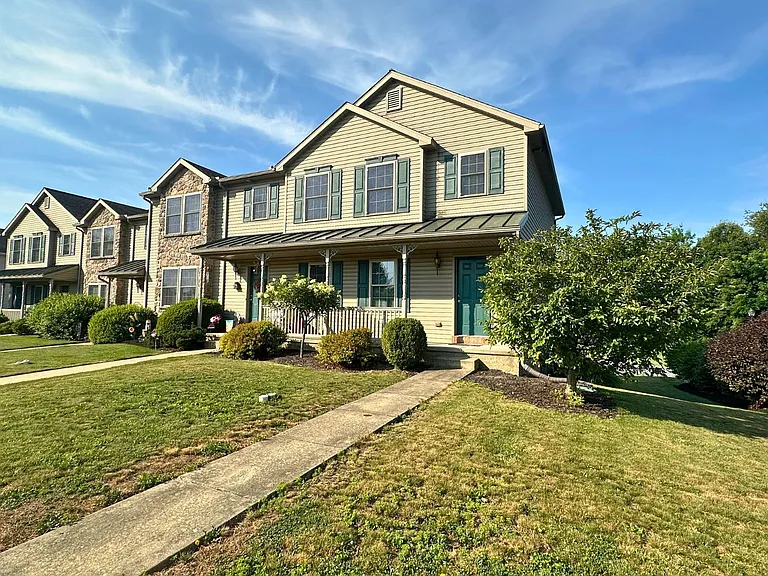 71 Gable Dr — Photo 3
