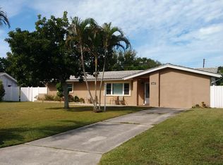 6804 110th St, Seminole, FL 33772