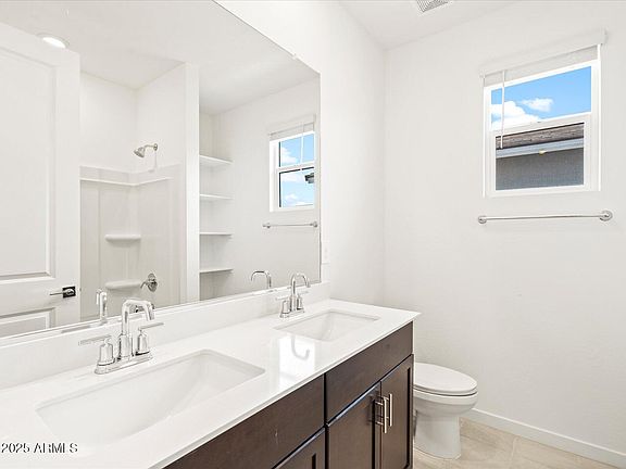 5th image of 37215 W PATTERSON Street