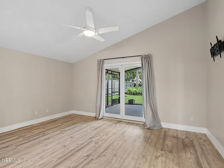 204 Crosstern Ct — Photo 25
