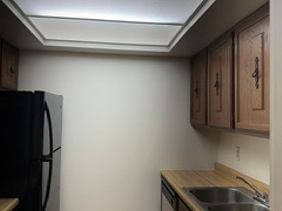 4th image of 834 Sussex Pl