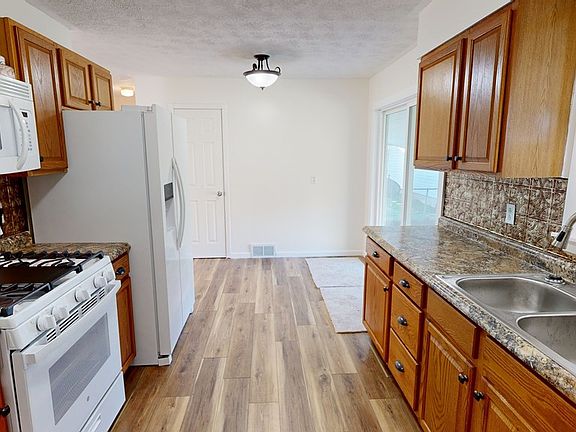 5th image of 523 Connor Dr