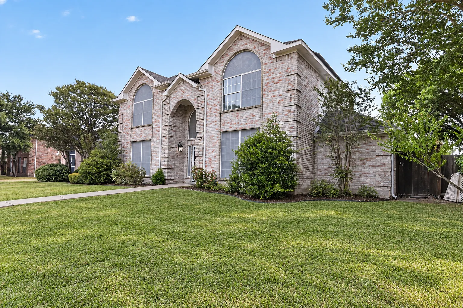 5 bed, 3094 sqft, $3,750 — Photo 1