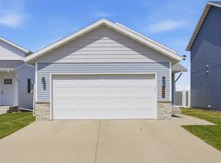 1150 Highland Ln W, West Fargo, ND 58078
