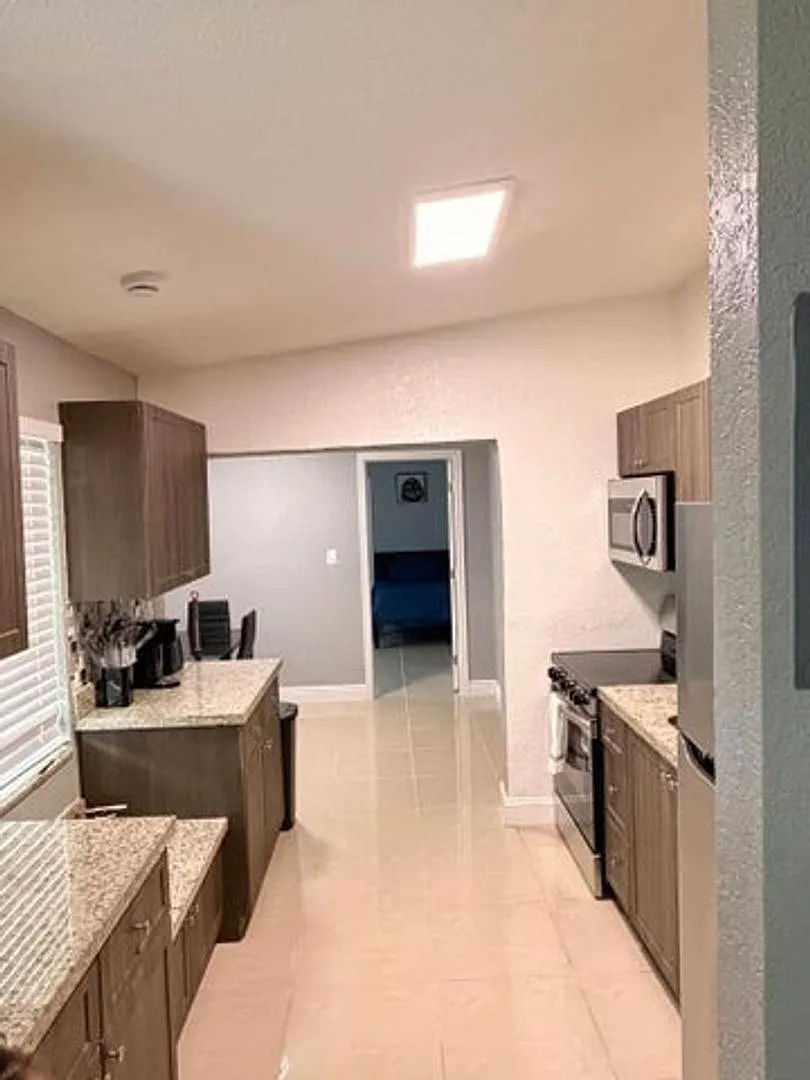 1558 NW 5TH Avenue, Pompano Beach, FL 33060 — Photo 2