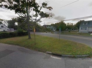 N 5th St, Lindenhurst, NY 11757