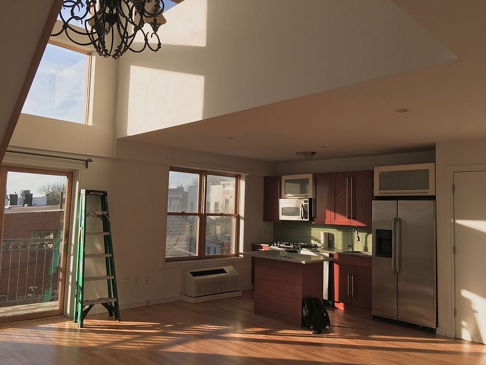 1st image of 710 6th Ave APT 2