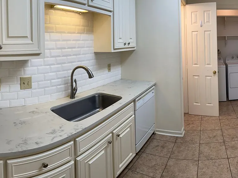 10 Foxcroft Ct — Photo 9