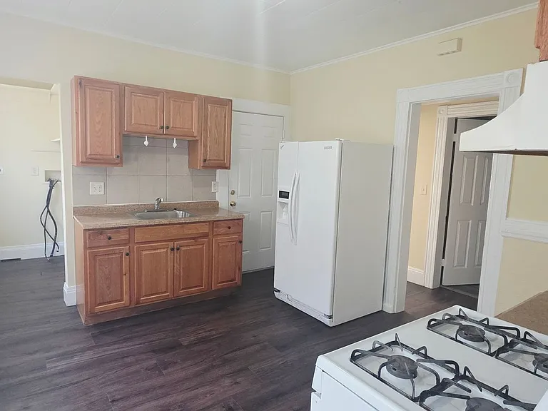 273 Brooks St — Photo 20