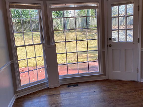 Kitchen breakfast nook