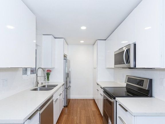 5th image of 1601 Veteran Ave APT 101