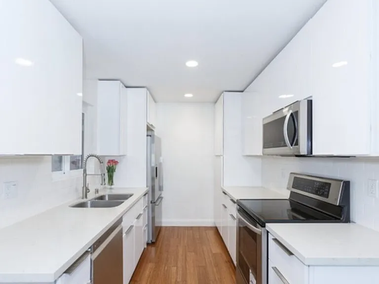 1601 Veteran Ave #101 — Photo 5