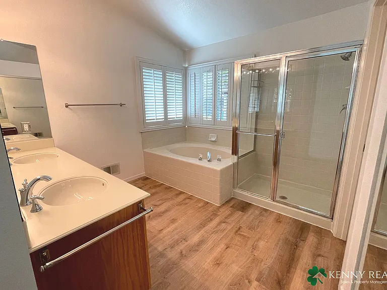 144 Glasgow Ln — Photo 14