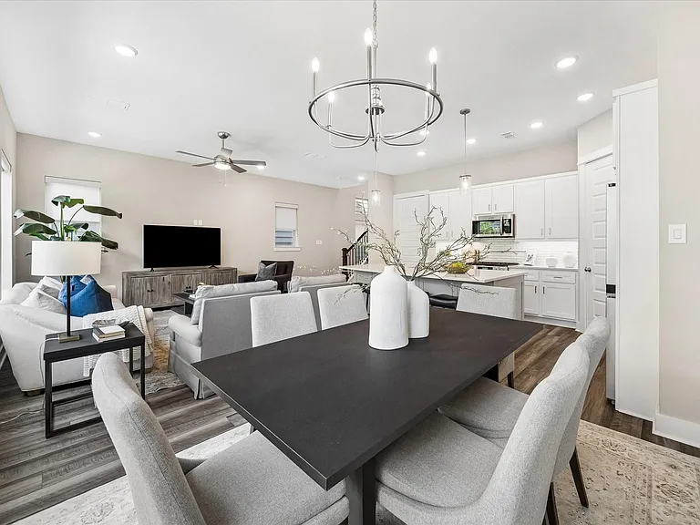 10960 Hewitt Cliff Ln — Photo 8