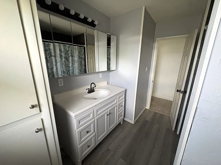 2209 N Dwight St — Photo 10