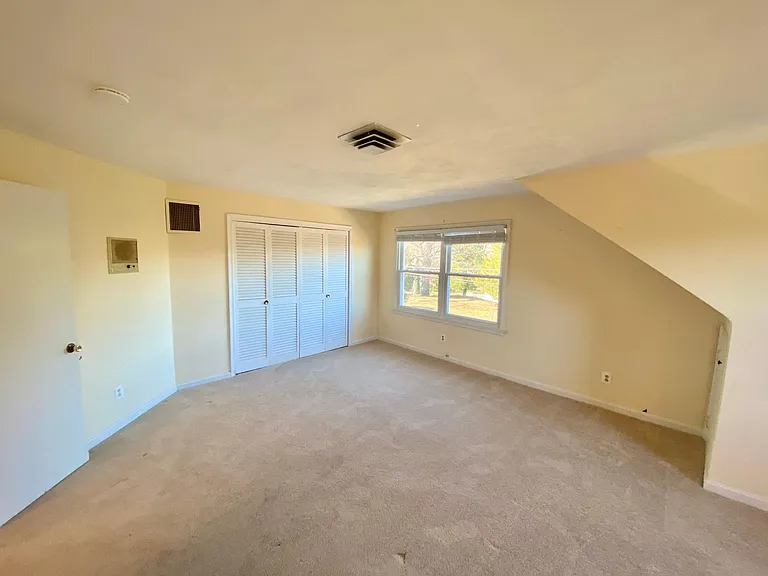 UPSTAIRS BEDROOM