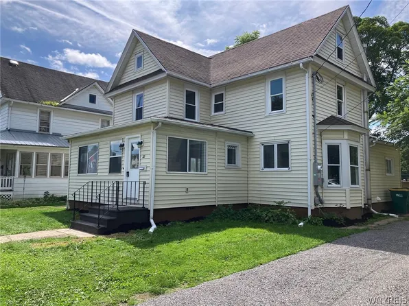 22 Genesee St, Perry, NY 14530